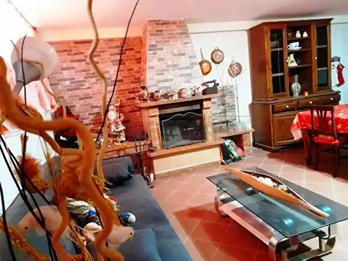 Casa con 7 locali in vendita in Via Cardiff, Ladispoli