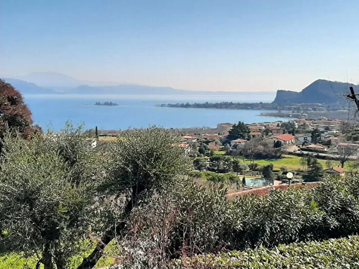 Casa con 6 locali in affitto in Via Serraglie, Manerba Del Garda