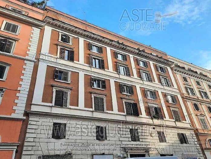 Appartamento trilocale in vendita in Via Principe Amedeo, Roma