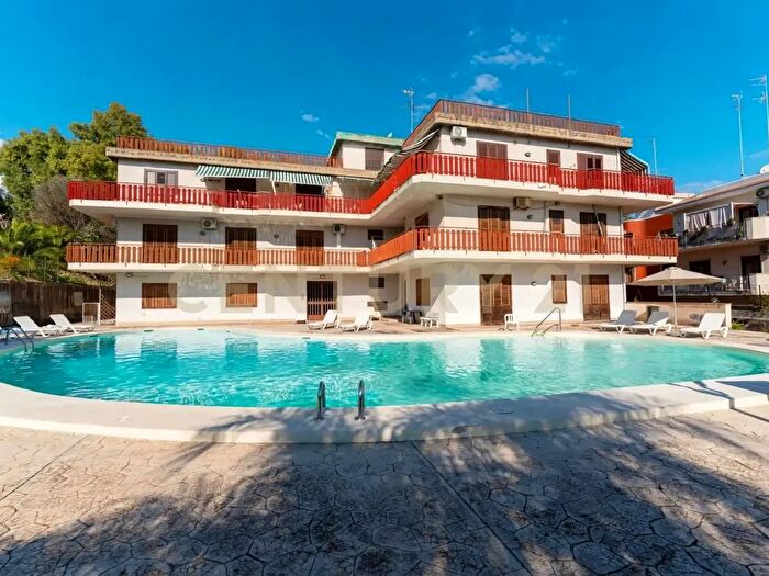 Appartamento con 5 locali in vendita in Via Livorno, Aci Castello