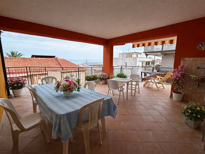 Appartamento trilocale in affitto in Via Brin, Marina Di Caronia, Caronia