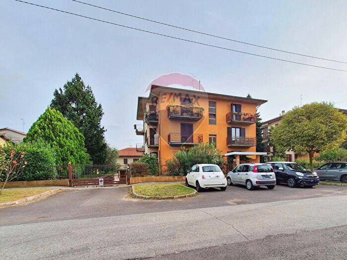 Appartamento trilocale in vendita in Via Puccini, Cassano Magnago