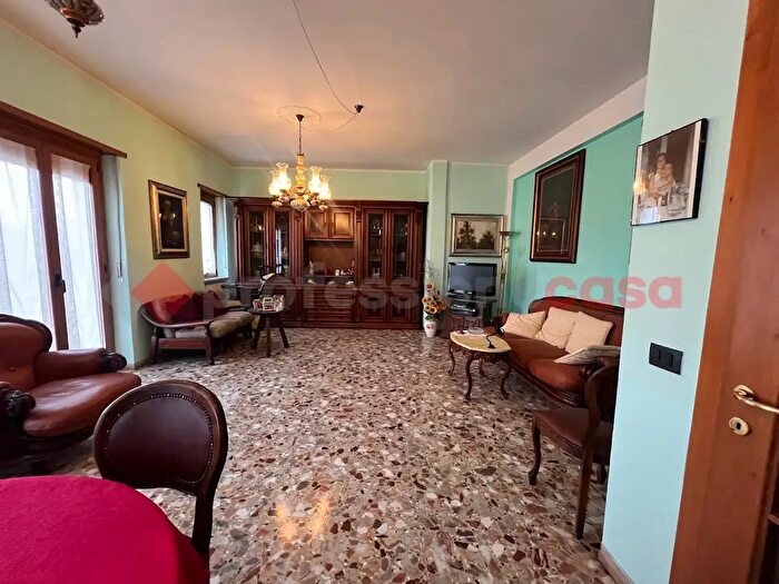 Appartamento con 5 locali in vendita in Via Vicolo Terra a, Verona