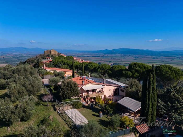Casa con 11 locali in vendita in Castiglione Della Pescaia