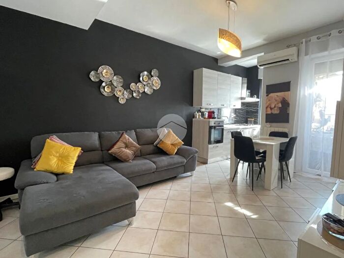 Appartamento trilocale in vendita in Via Vincenzo Omedè, Asti