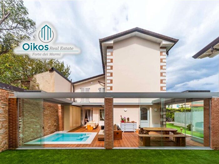 Casa con 6 locali in affitto in Via Trento, Centro, Forte dei Marmi