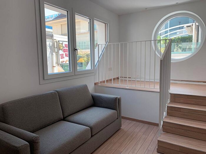 Appartamento trilocale in affitto in Viale Giosuè Carducci, Centro, Riccione