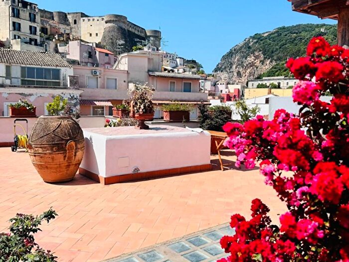 Appartamento quadrilocale in affitto in Via Docibile, Gaeta