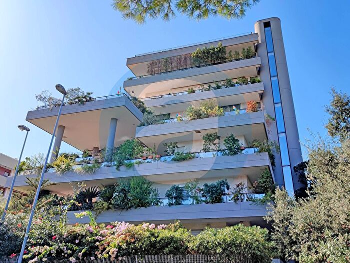 Appartamento con 6 locali in vendita in Via Osvaldo Marzano, Bari