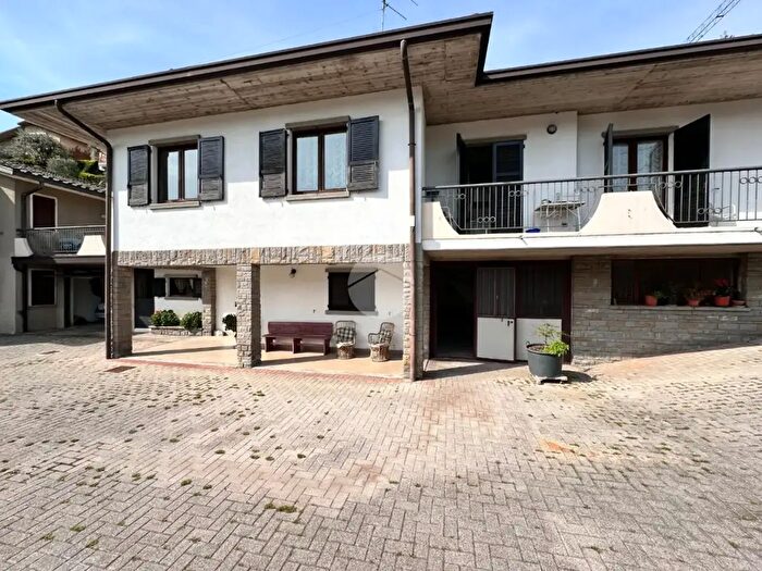 Casa trilocale in vendita in Via Galli, Paratico