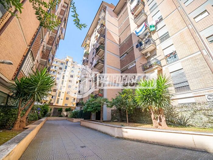 Appartamento trilocale in vendita in Via dei Prati dei Papa, Roma