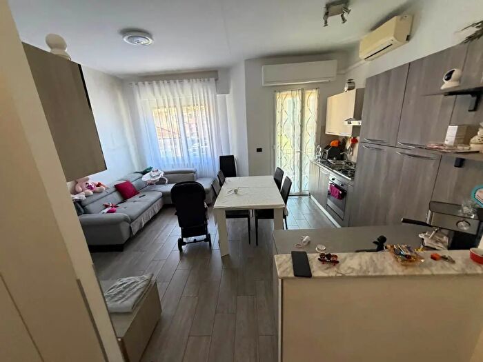 Appartamento trilocale in vendita in Via Roma, Ventimiglia
