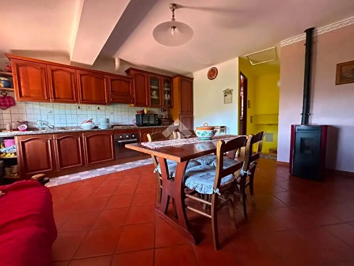 Appartamento trilocale in vendita in Via Villottura, Bagni Di Lucca