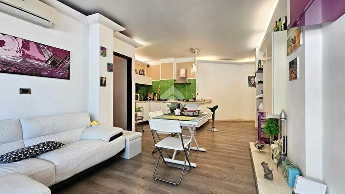 Appartamento quadrilocale in vendita in Via Emilio Salgari, Genova