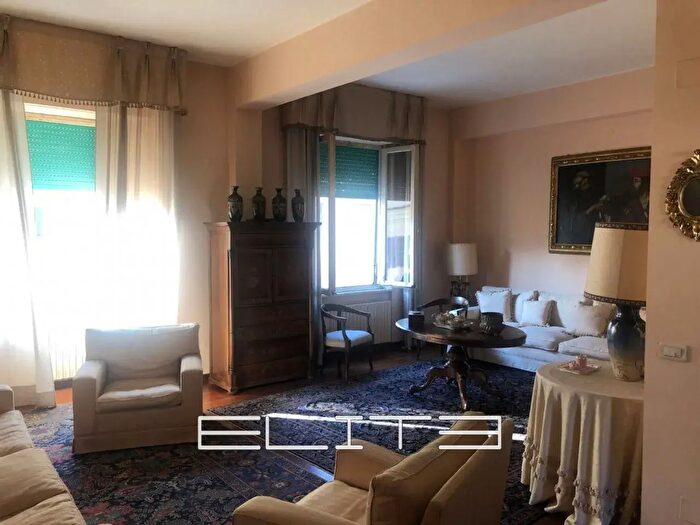 Appartamento con 5 locali in vendita in Piazza Roma, Ancona