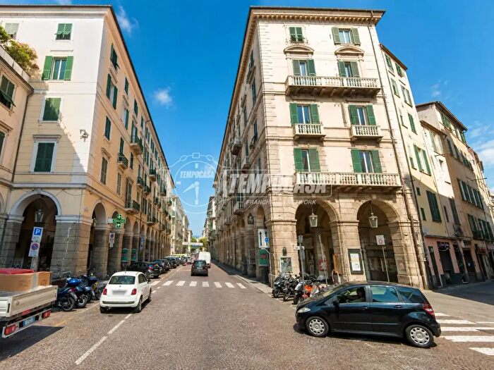 Appartamento con 5 locali in vendita in Via Pietro Paleocapa, Savona