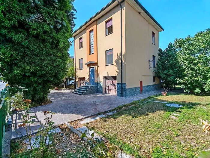 Casa con 6 locali in vendita in Via Giardino, Forlimpopoli