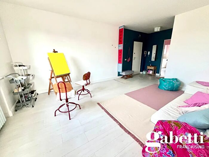 Appartamento quadrilocale in vendita in Via Cecchin, Asti