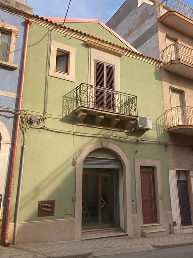 Casa quadrilocale in vendita in Via Cavour, Pachino