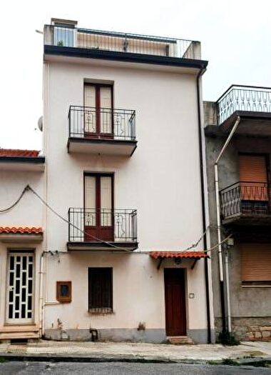 Casa con 6 locali in vendita in Via Provinciale, Montalbano Elicona