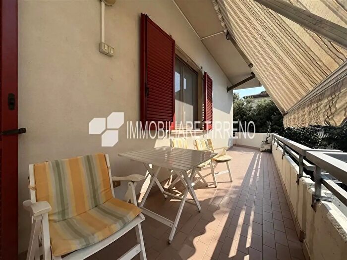 Appartamento con 5 locali in vendita in Massa