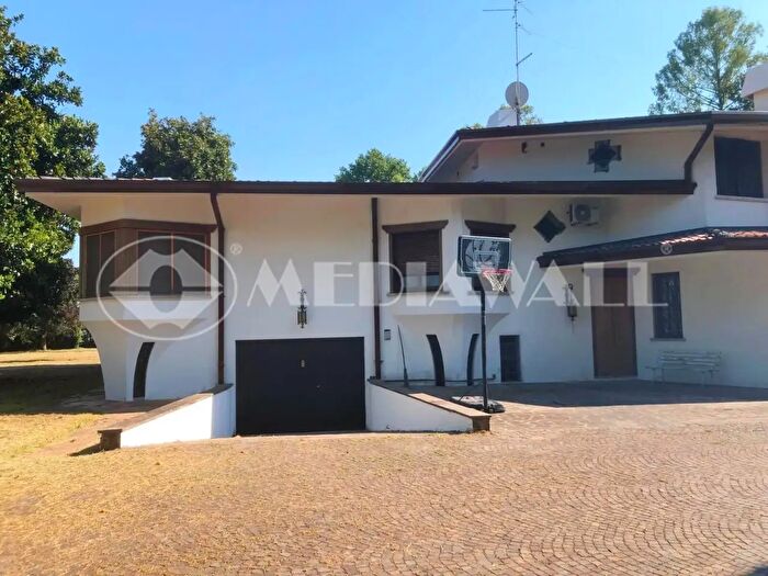 Casa con 18 locali in vendita in Brugnera