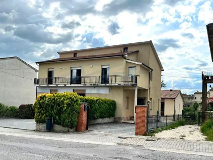 Appartamento con 5 locali in vendita in Viale Roma, Massa Martana