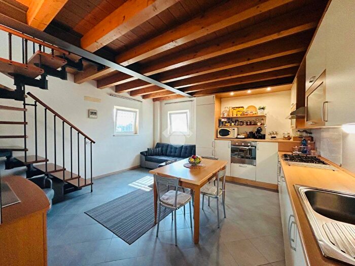 Appartamento trilocale in vendita in Via Vigo, Castelnuovo Del Garda