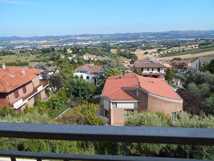 Appartamento con 5 locali in vendita in Piazza Matteotti, Monsano