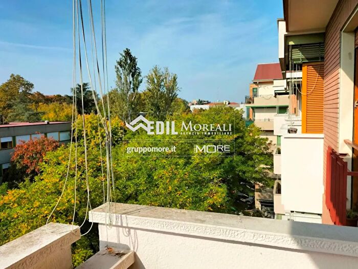 Appartamento con 5 locali in affitto in Modena