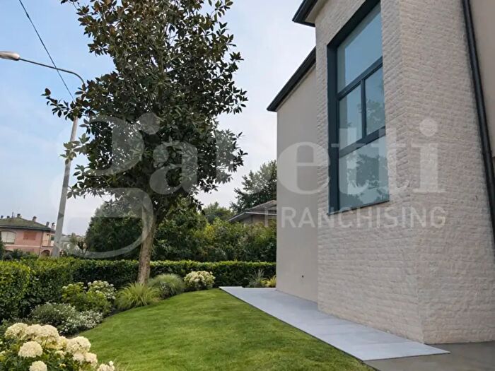 Casa con 7 locali in vendita in Strada Bellaria, Modena