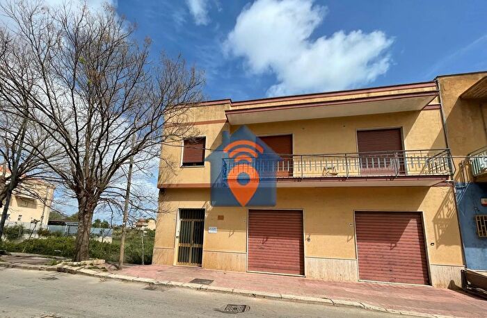 Casa con 9 locali in vendita in Viale Risorgimento Campobello di Mazara, Campobello Di Mazara