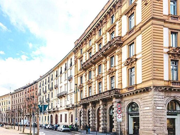 Appartamento trilocale in affitto in Piazza Castello, Cadorna Castello, Milano