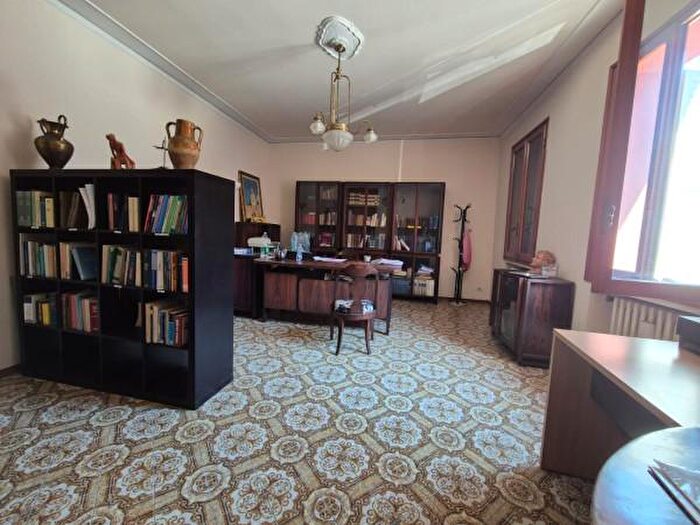 Appartamento quadrilocale in vendita in Via Roma, Reggio Emilia