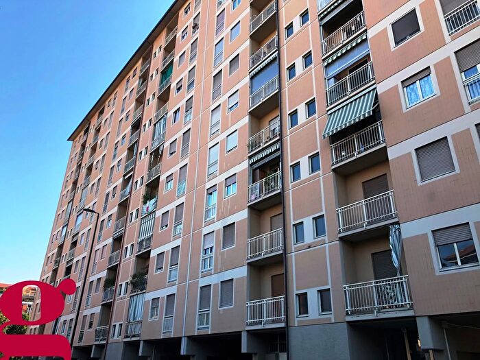 Appartamento con 5 locali in affitto in Via Togliatti, Torino