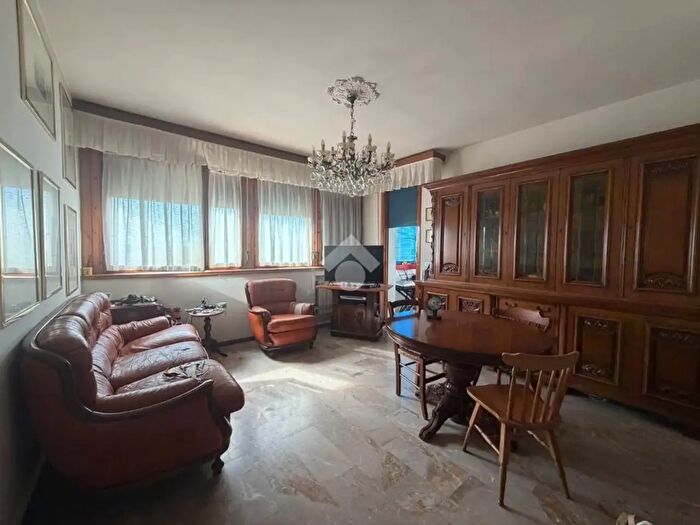 Appartamento con 5 locali in vendita in Via Wolfgang Goethe, Bologna