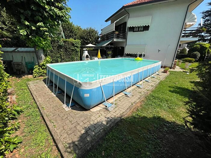 Casa con 8 locali in vendita in Via dei Campi Sportivi, San Gillio