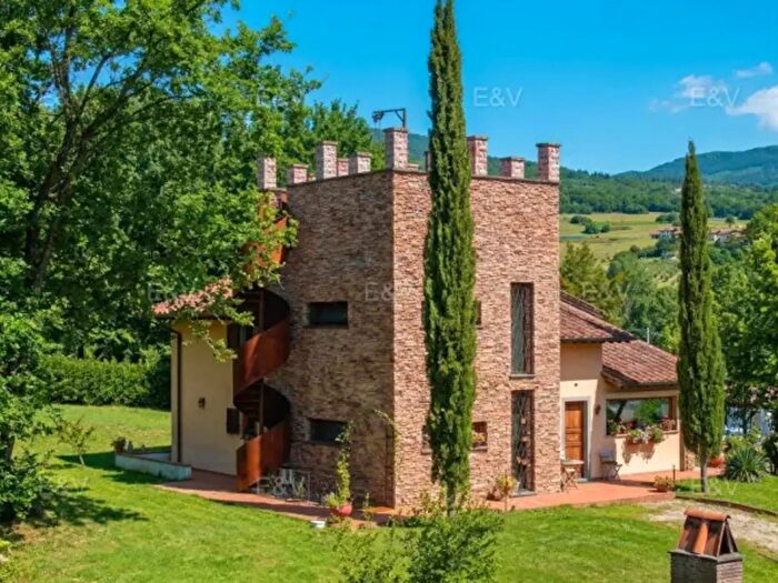 Casa con 6 locali in vendita in Via Santa Maria del Sasso, Bibbiena