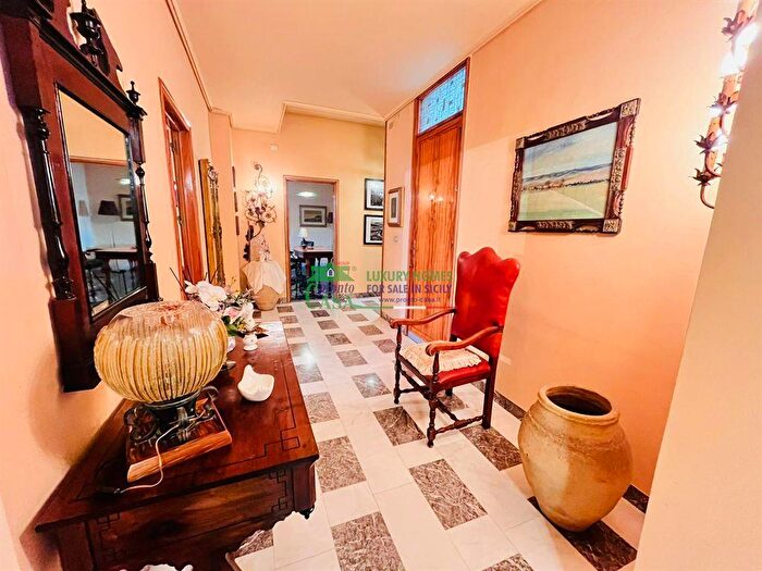 Appartamento con 5 locali in vendita in Via Generale Amato, Comiso