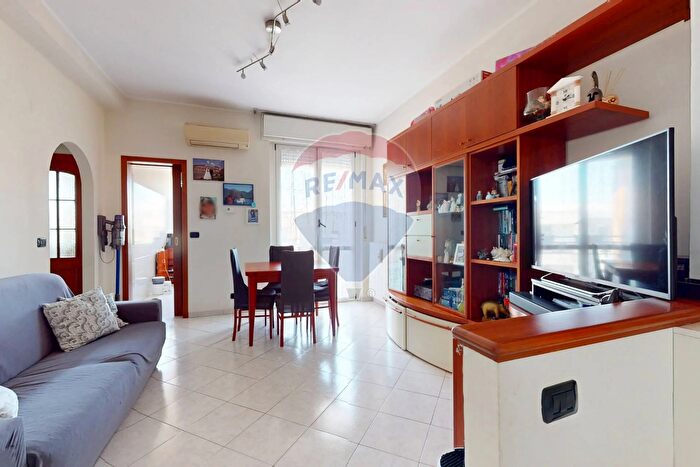 Appartamento trilocale in vendita in Via Camillo Benso Cavour, Biassono