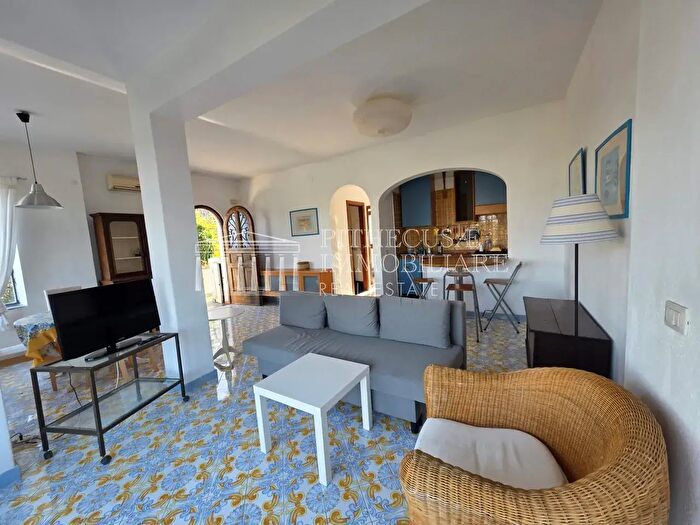 Casa quadrilocale in vendita in Via Zaro, Forio