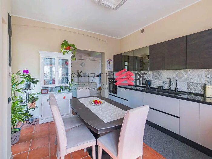 Appartamento quadrilocale in vendita in Via Castelnovate, Oleggio