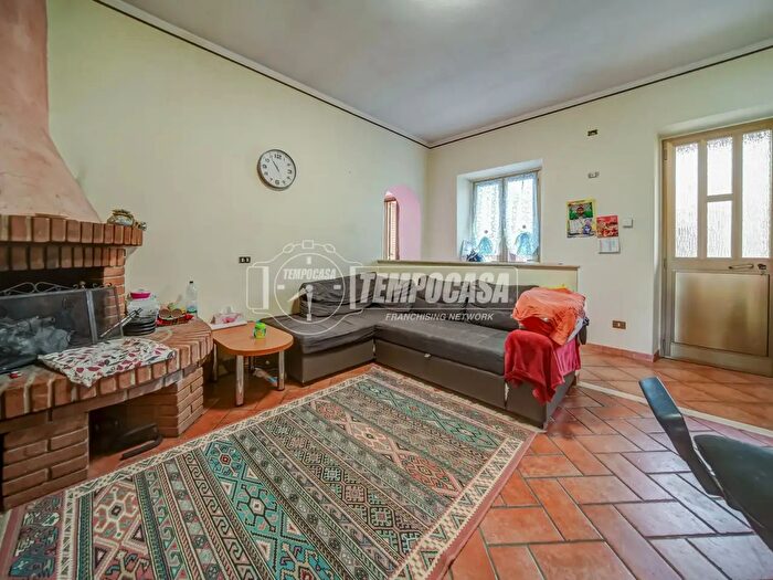 Appartamento trilocale in vendita in Via Milano, Casorate Sempione