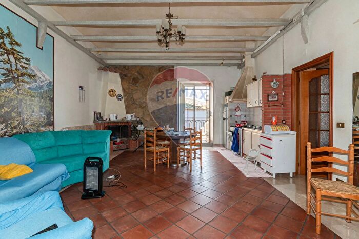 Casa con 8 locali in vendita in Via San Bonaventura, Caltagirone