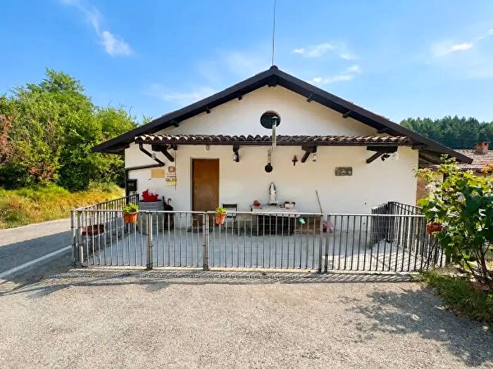 Casa con 6 locali in vendita in Corso della Libertà, Canelli