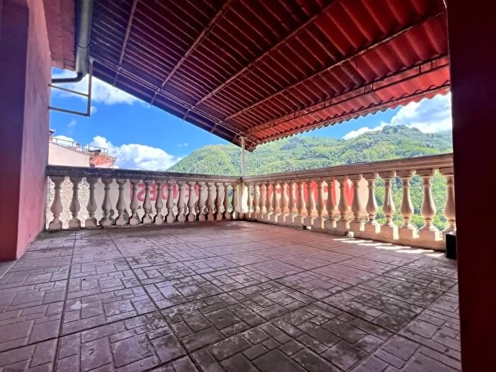 Casa con 11 locali in vendita in Borgo A Mozzano