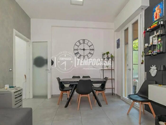 Appartamento trilocale in vendita in Via Emilia Est B, Modena