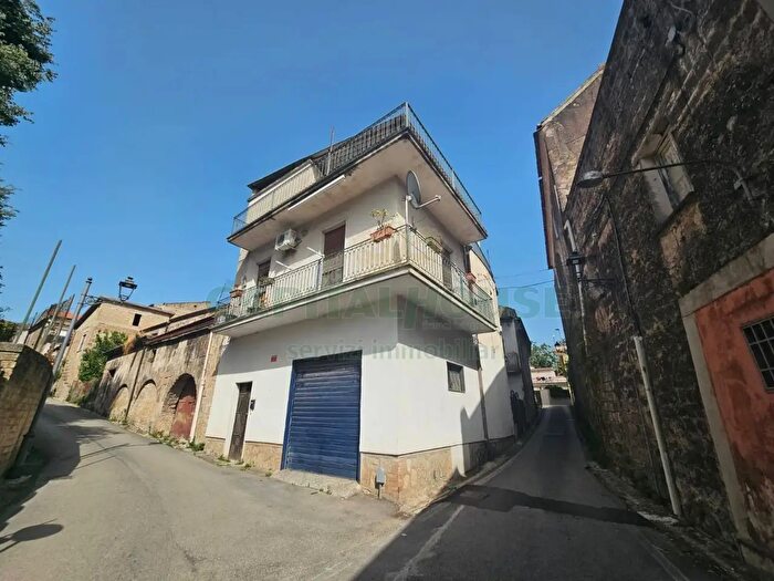 Casa quadrilocale in vendita in Via Castelluccio, Pignataro Maggiore