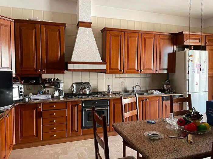 Appartamento con 8 locali in vendita in Via XI Febbraio, Mondragone