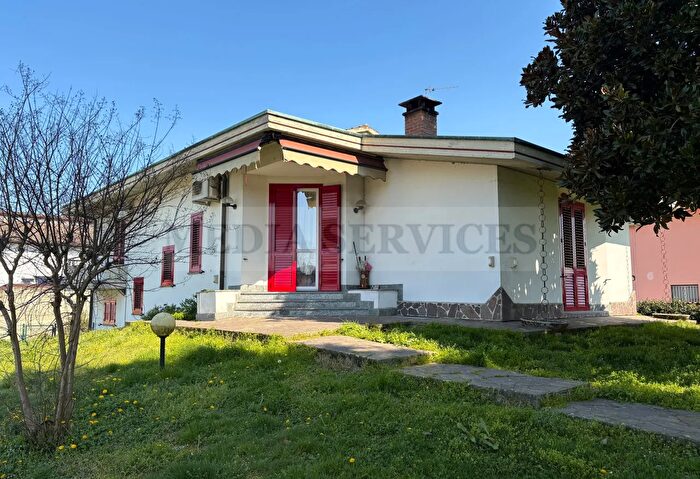 Casa trilocale in vendita in Via Primo Maggion°, Sannazzaro De Burgondi